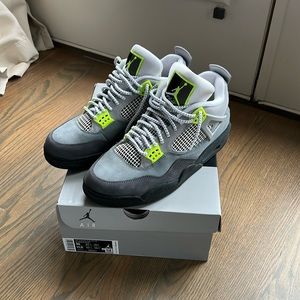 Jordan 4 Retro SE Mid Neon 95